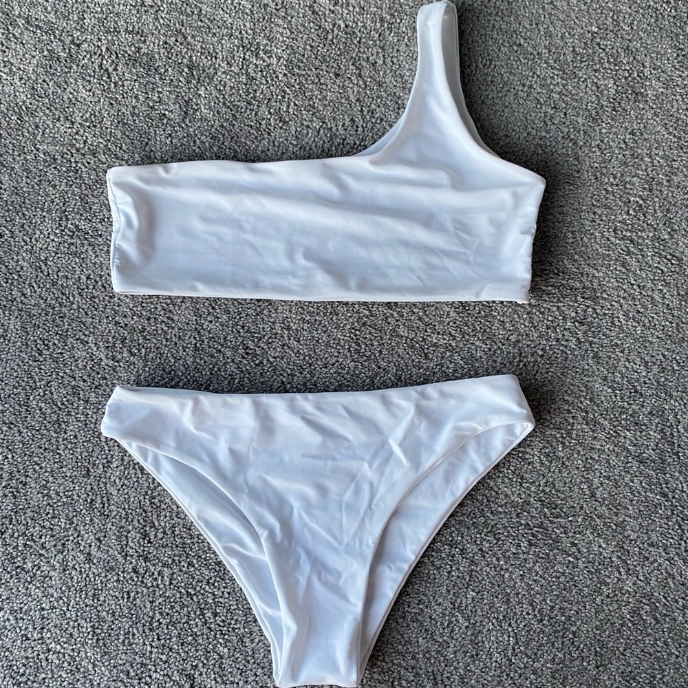 One shoulder strap bikini